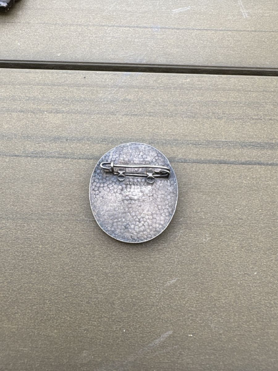 Placchette & Badge: Anstecker rund Silberfarben mit Nadel – Usato da Basel venduto da Fischstabli