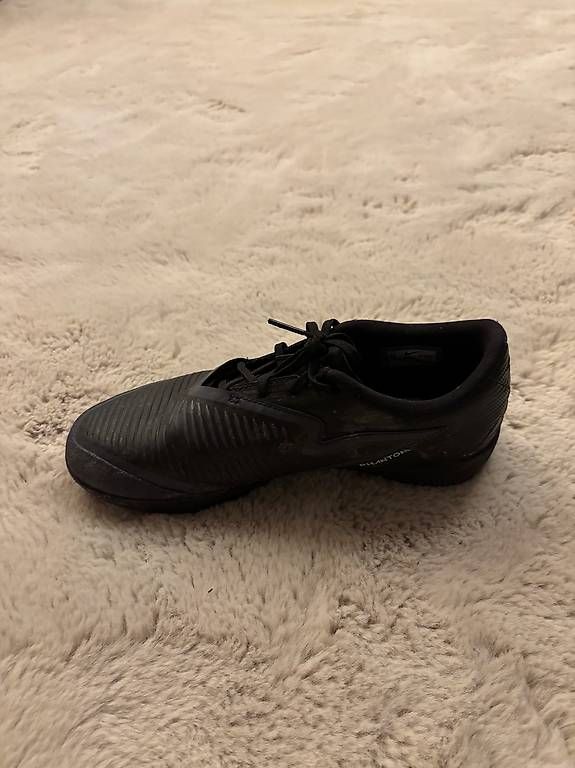 Nike Herrenschuhe: Schwarze Nike Hallenschuhe – Gebraucht aus Lenk im Simmental von niczbaeren 3