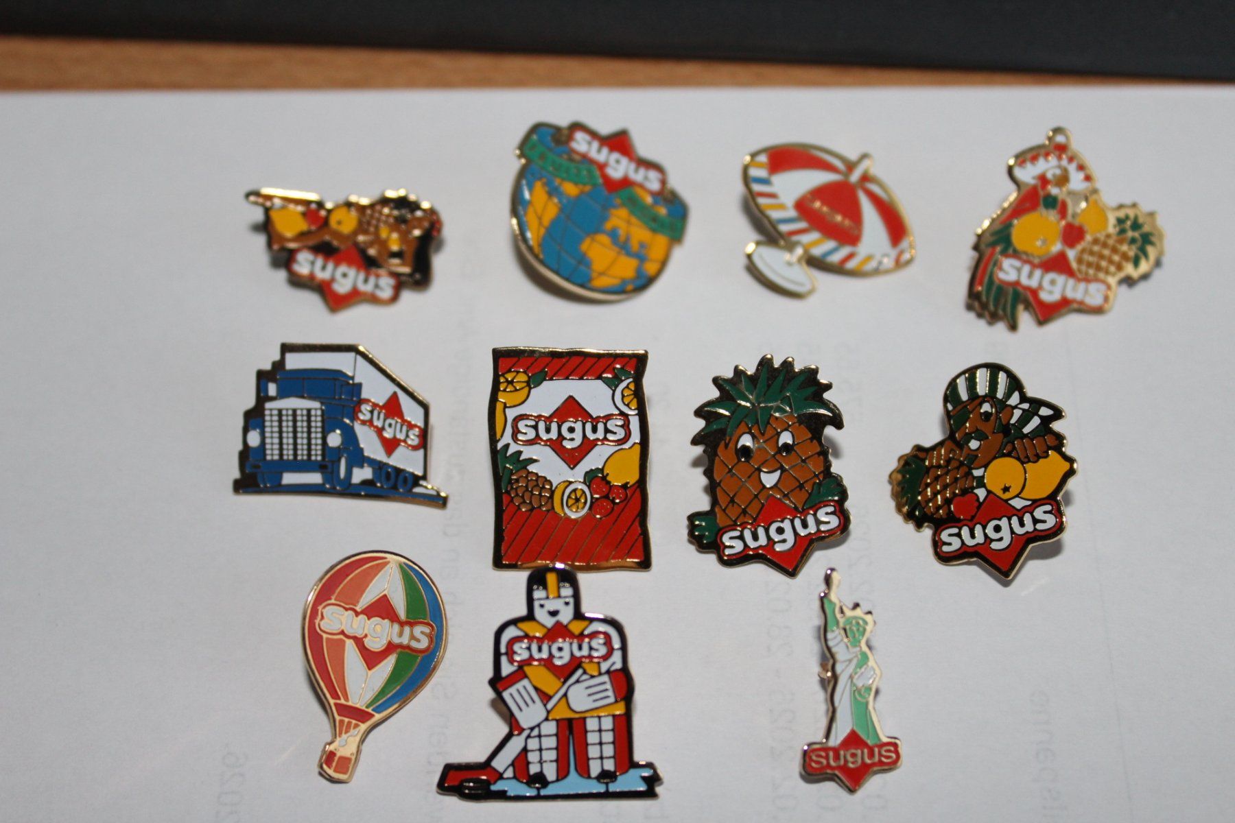 Sugus Placchette & Badge: 11x10 Stk. Sugus Pins, – Nuovo (secondo la descrizione) da Heimenschwand venduto da Aschi48