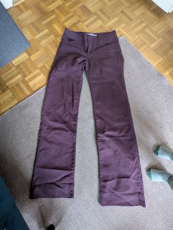 Dunkelrote NAF NAF Jeans Gr. 36. Neuwertig