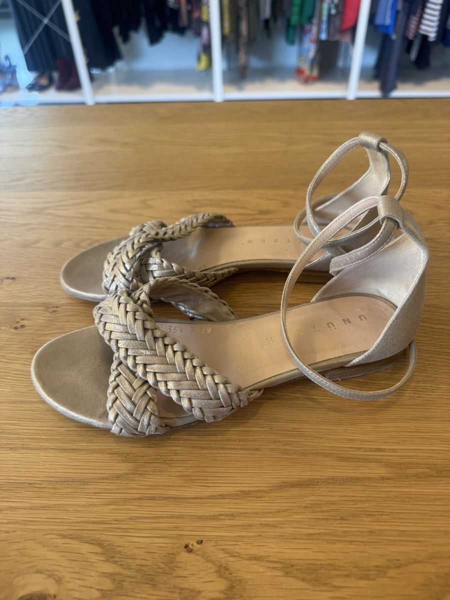 Scarpe da donna: UNNÜTZER Sandalen – Usato da Knonau venduto da geb_zc7b 1