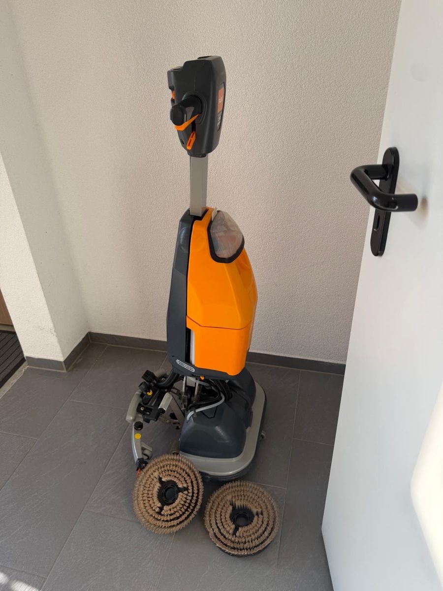 Tutte le macchine: Autolaveuse professionnelle TASKI Swingo 250 µicro – Usato da Prez-vers-Siviriez venduto da bussard31 4