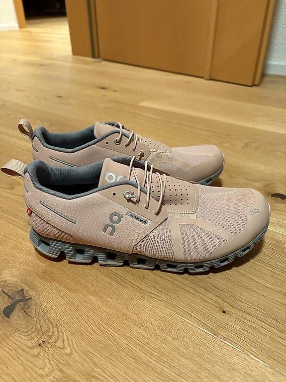 On Scarpe da donna: On Cloud Waterproof Rosa Damen Gr. 43 – Usato da Boswil venduto da lindebluetetee