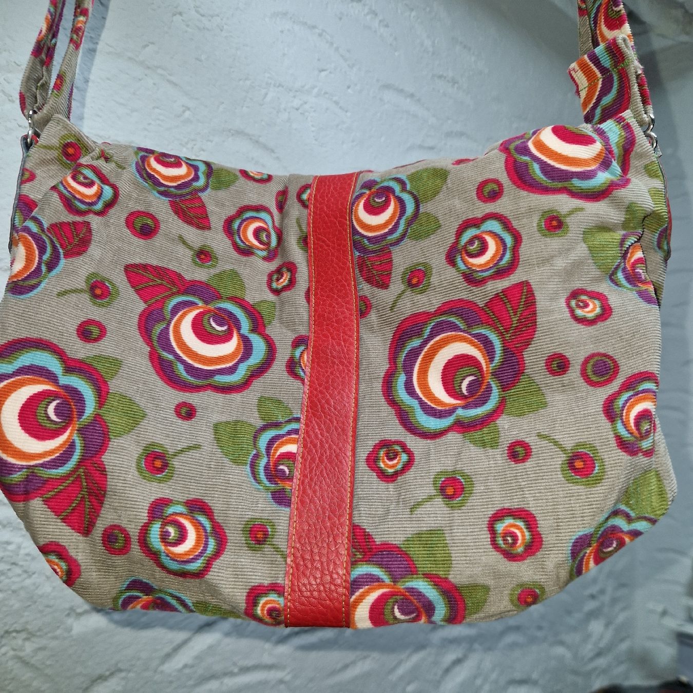 Taschen für Damen: Fröhliche Umhängetasche im Blumendesign  – Gebraucht aus Gwatt (Thun) von Letzte-Chance-III 2