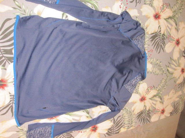 Kleiderpakete: Radhose und ein T-Shirt. – Gebraucht aus Ehrendingen von spanky11 5