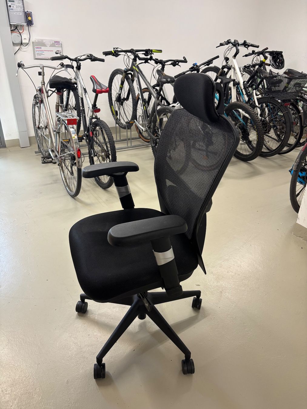 Chaises: Ergonomischer Bürostuhl – D'occasion à Dietikon par qia_s6qm 2