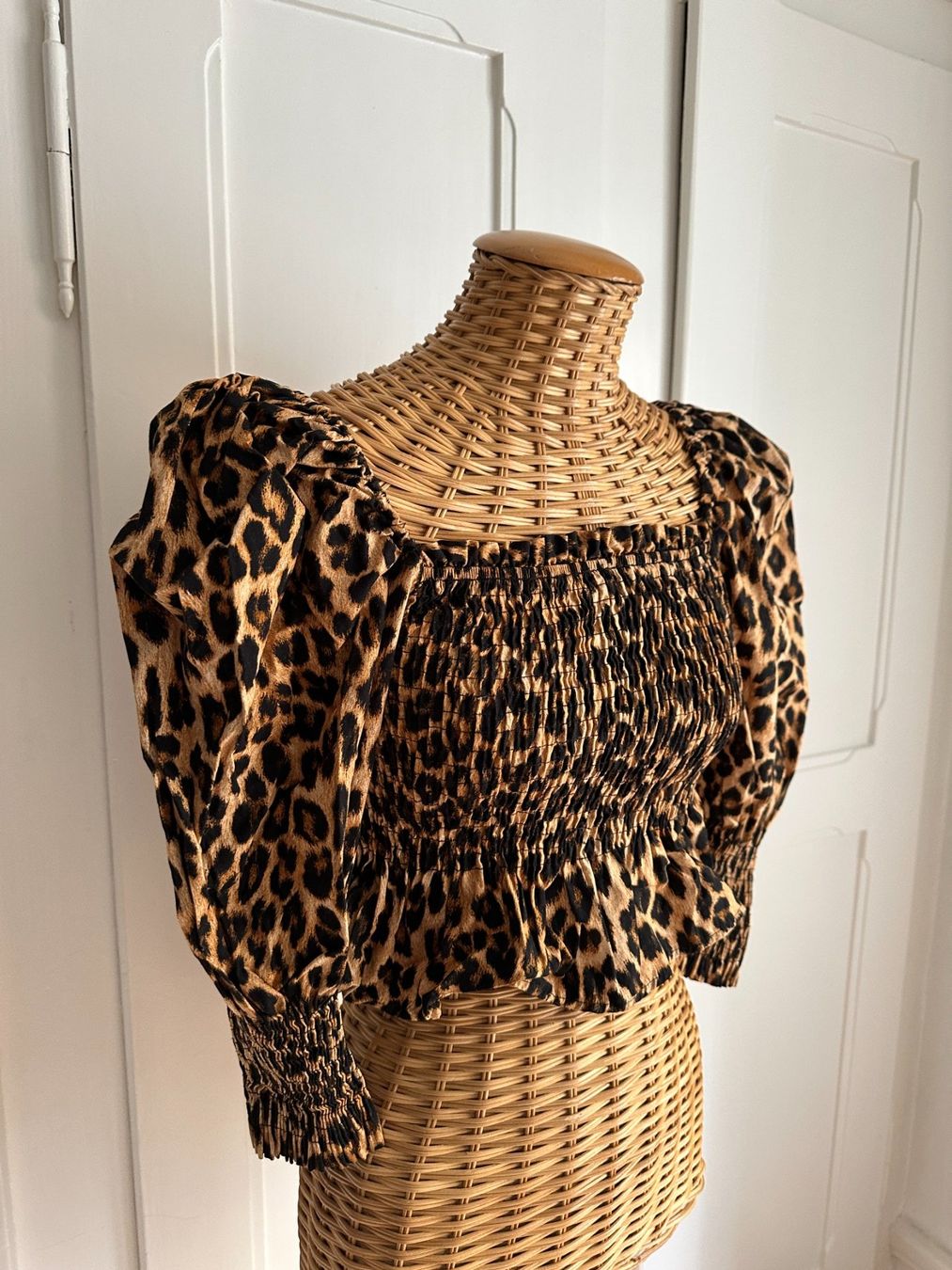 Zara Tops: ZARA - Leo Oberteil mit Puffärmel S – Gebraucht aus Zürich von Diazaio 1