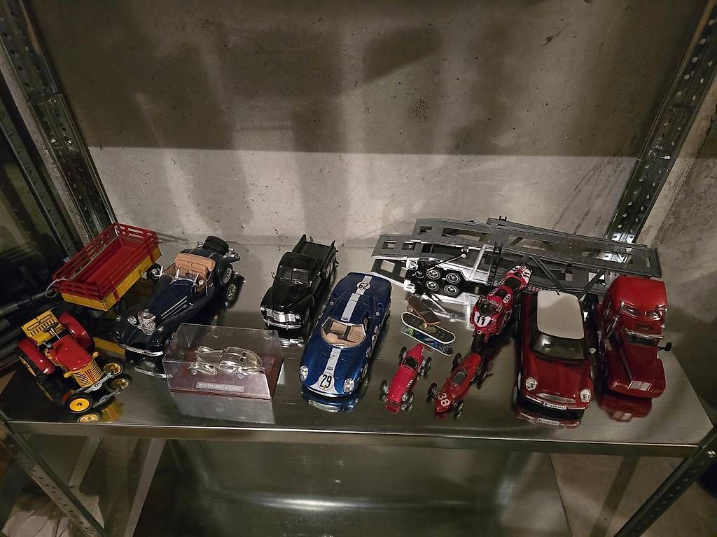 Spielzeuge: Viele Spiel Autos  – Gebraucht aus Langnau i. E. von dod_c7cz 1