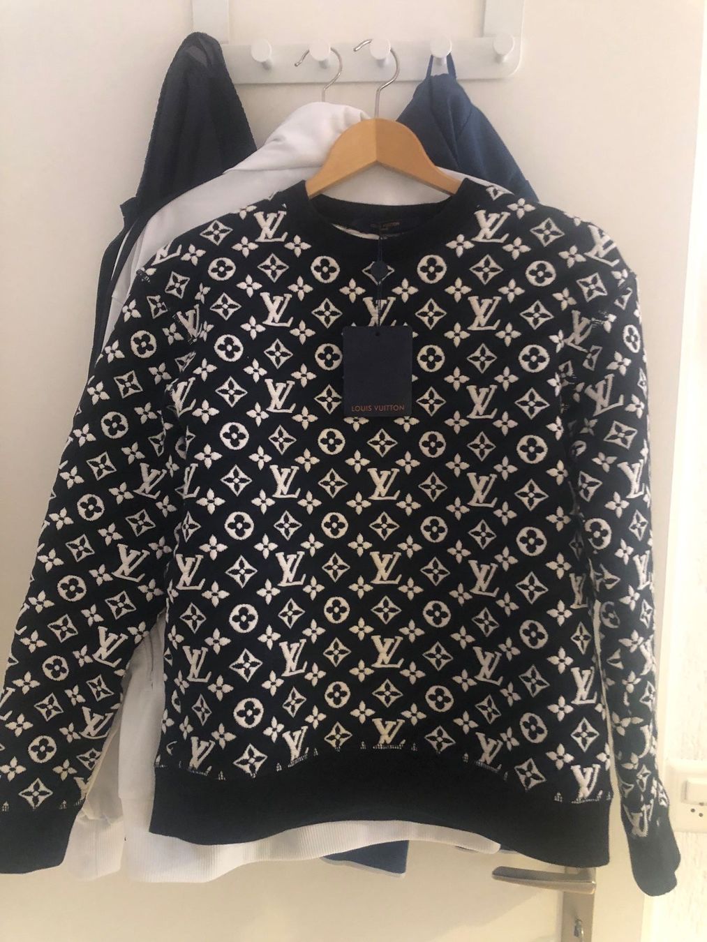 Maglioni & Felpe: Louis Vuitton Pullover Schwarz – Nuovo (secondo la descrizione) da Safenwil venduto da Johnwick1986