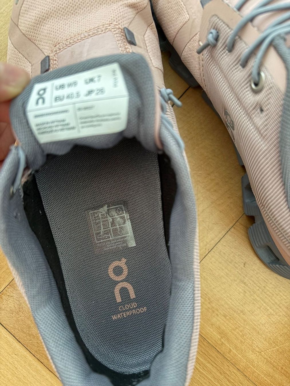 On Damenschuhe: on cloud waterproof - rose – Neu (gemäss Beschreibung) aus Zürich von jul_c2jv 6