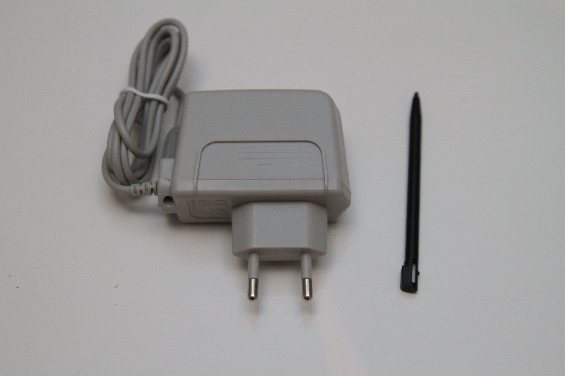 Nintendo Console: Nintendo DSi mit Spielen – Usato da Basel venduto da camelot99 4