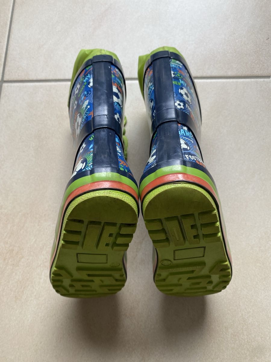 Scarpe per ragazzi: Schöne Gummistiefel Junge Grösse 30 – Usato da Meinier venduto da wellico22 1