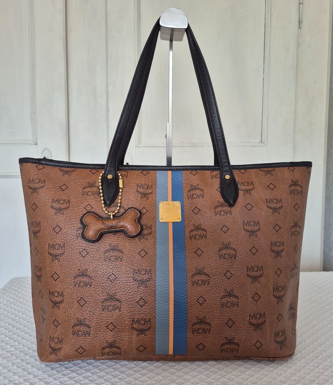Mcm Borse da donna: MCM Shopper Size M, mit Dogbone-Anhänger – Usato da Dottikon venduto da Pega7 1