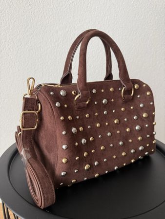 Handtasche braun mit Nieten und Schulterriemen neu