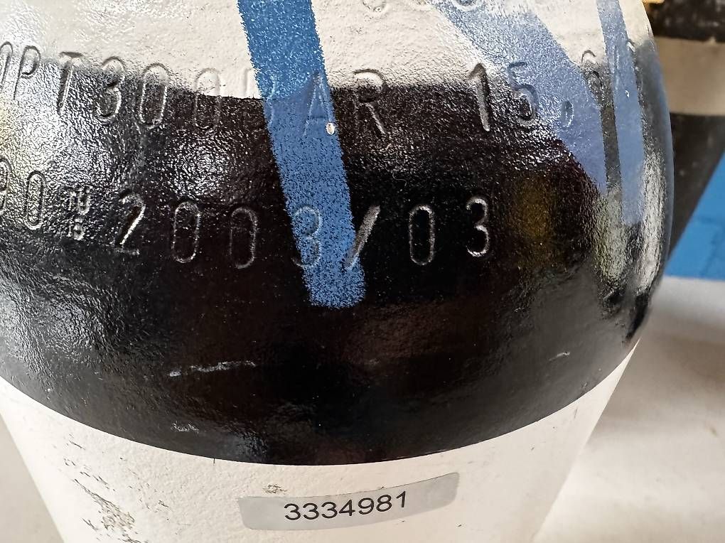 Bouteilles de plongée: 15-Liter Tauchflasche mit Doppelventil. – D'occasion à Küssnacht am Rigi par mythen70 1