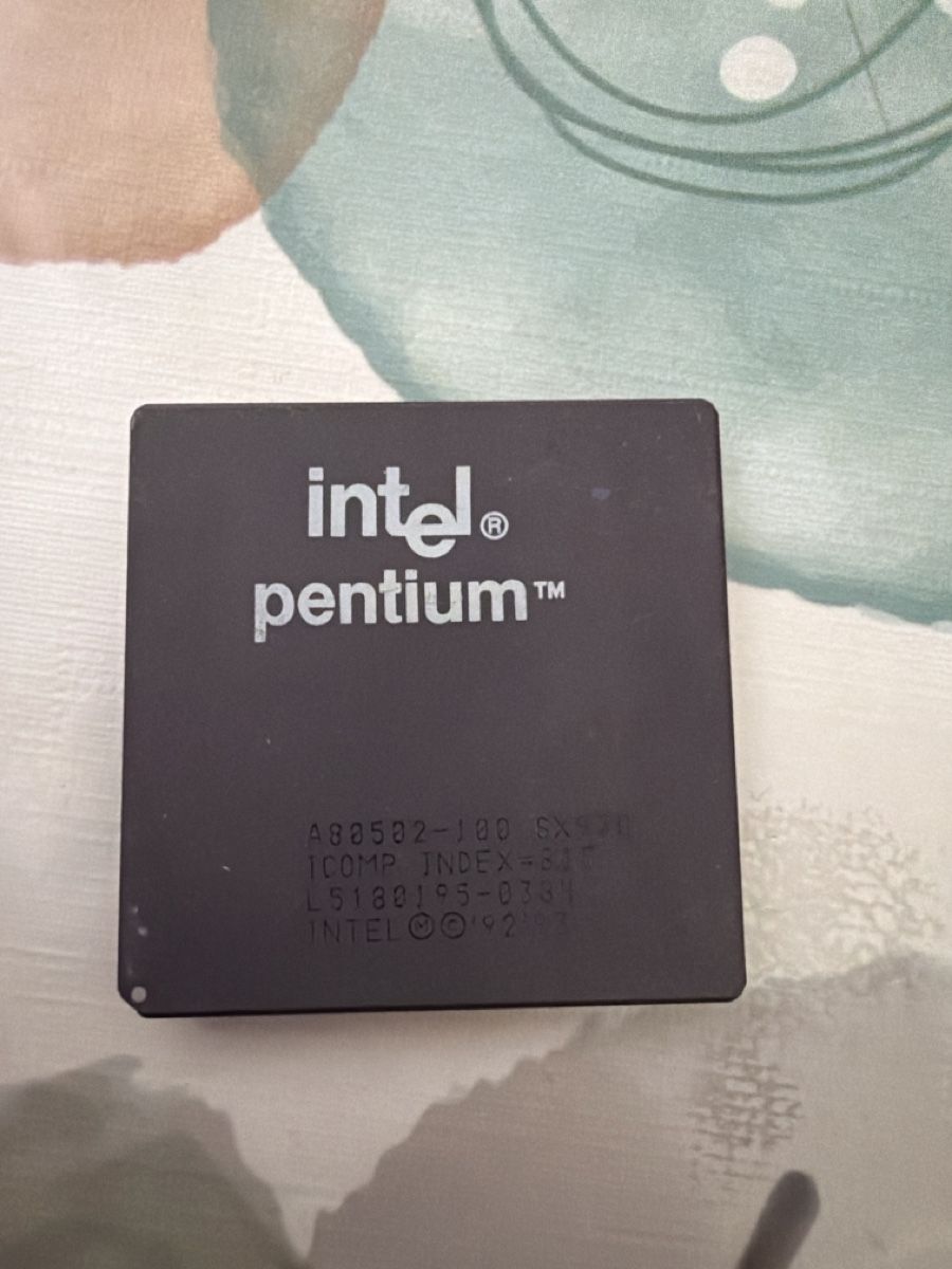 Intel Composants électroniques: Intel Pentium 100 – Défectueux à Martigny par capri2800
