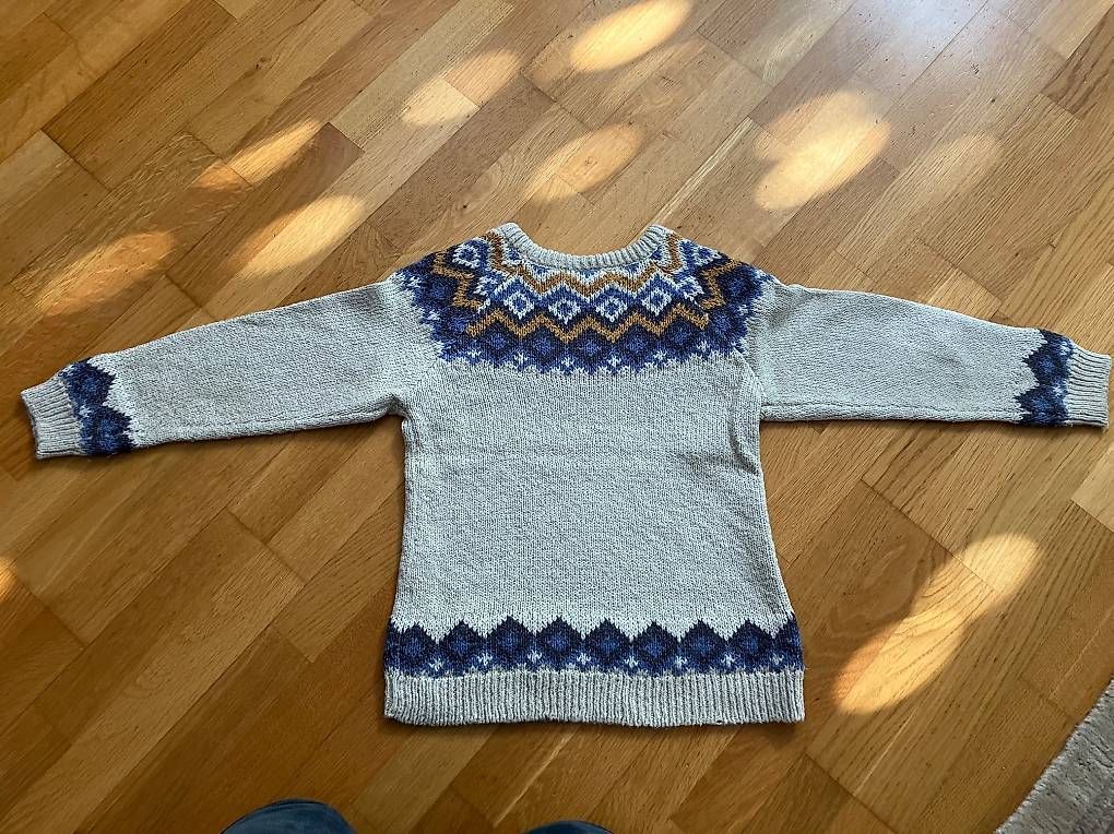 Maglioni & Felpe: Magnifique pull 122/128 – Usato da Ostermundigen venduto da Mammouth1 1