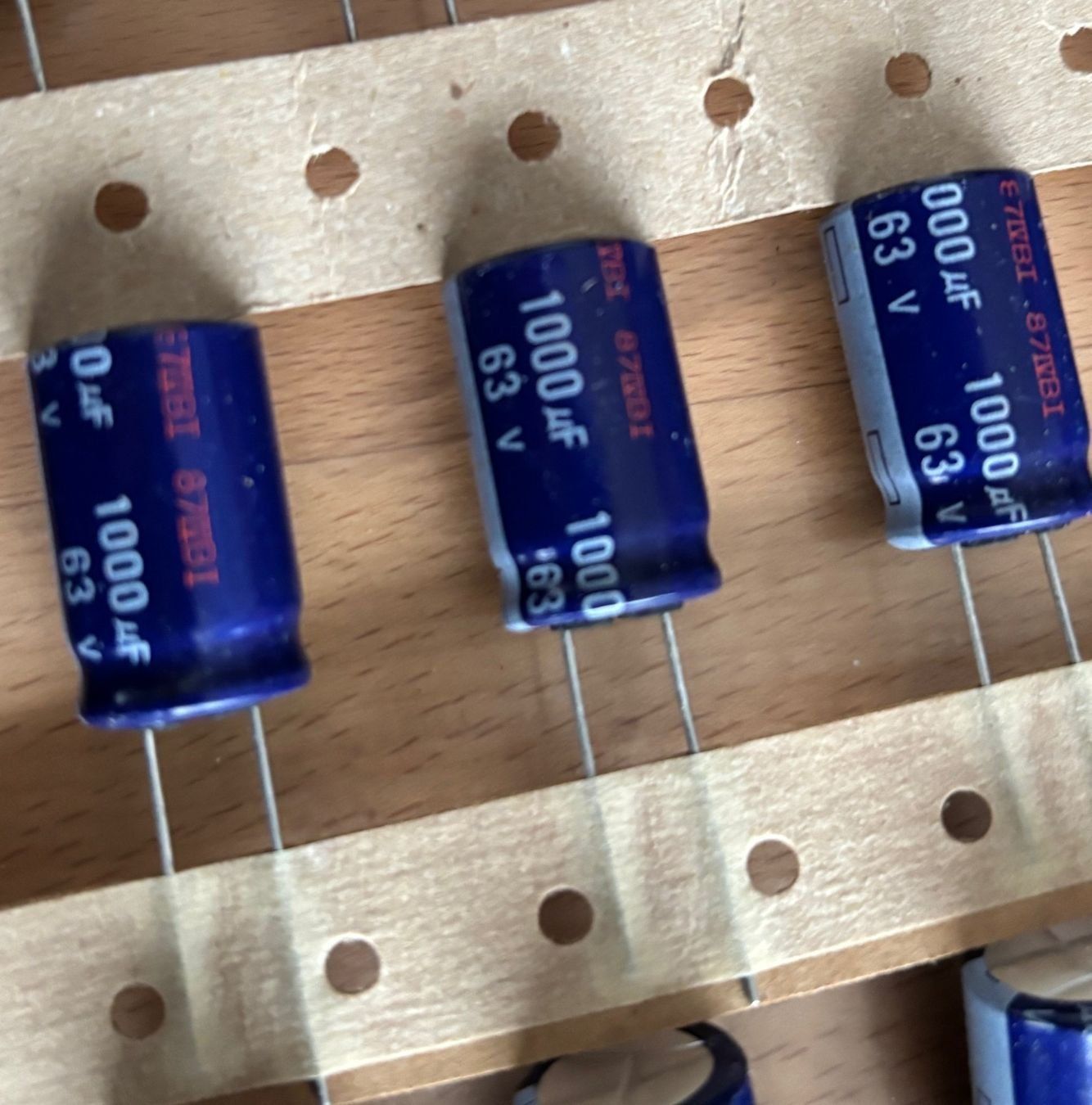 Elektronikbauteile: Elko 1000uF/16V, 105°C 10Stück – Neu und originalverpackt aus Horw von Arta20000 4