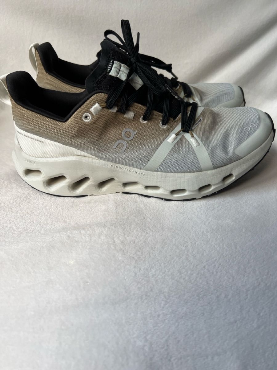 Herrenschuhe: On Cloudsurfer Trail Waterproof – Gebraucht aus Mörel von Emozia 1