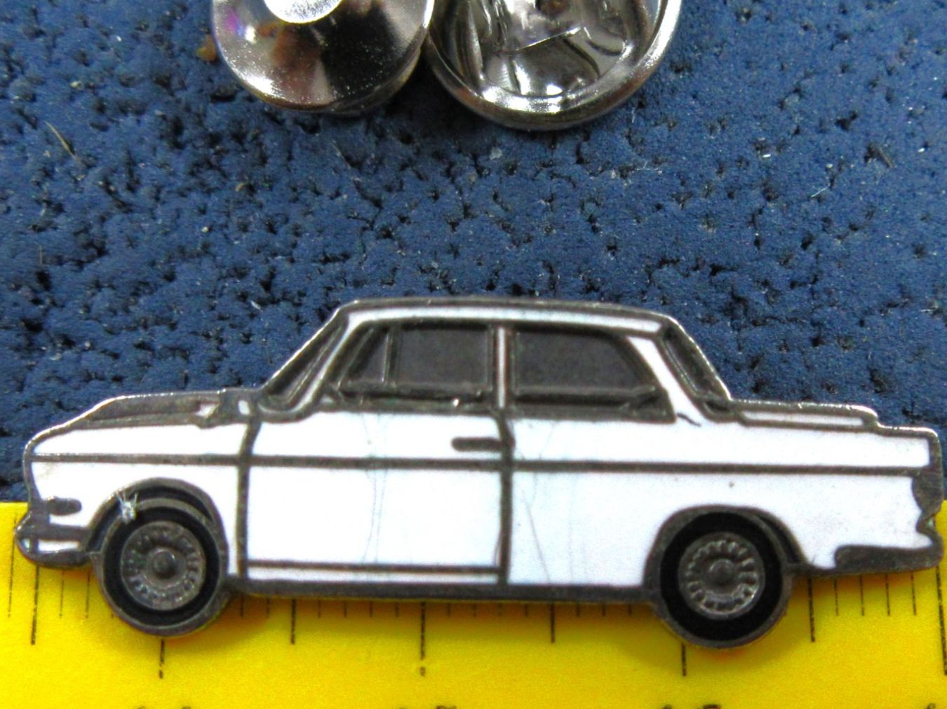 BMW Plaketten & Abzeichen: BMW 700 LS WEISS AUTO PIN ENAMEL mit SECURITY-CLIP – Gebraucht aus Ettingen von Hausi4711 1