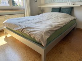 Bettgestell und Einlegerahmen