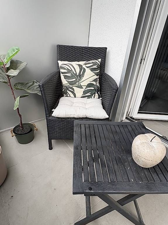 Set di tavolo e panche: Meubles balcon, jardin.. – Usato da Conthey venduto da arn_bv7m