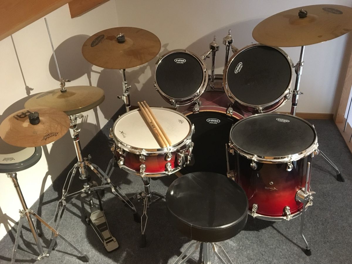 Musikinstrumente: Schlagzeug – Gebraucht aus Savognin von idb_gcn2