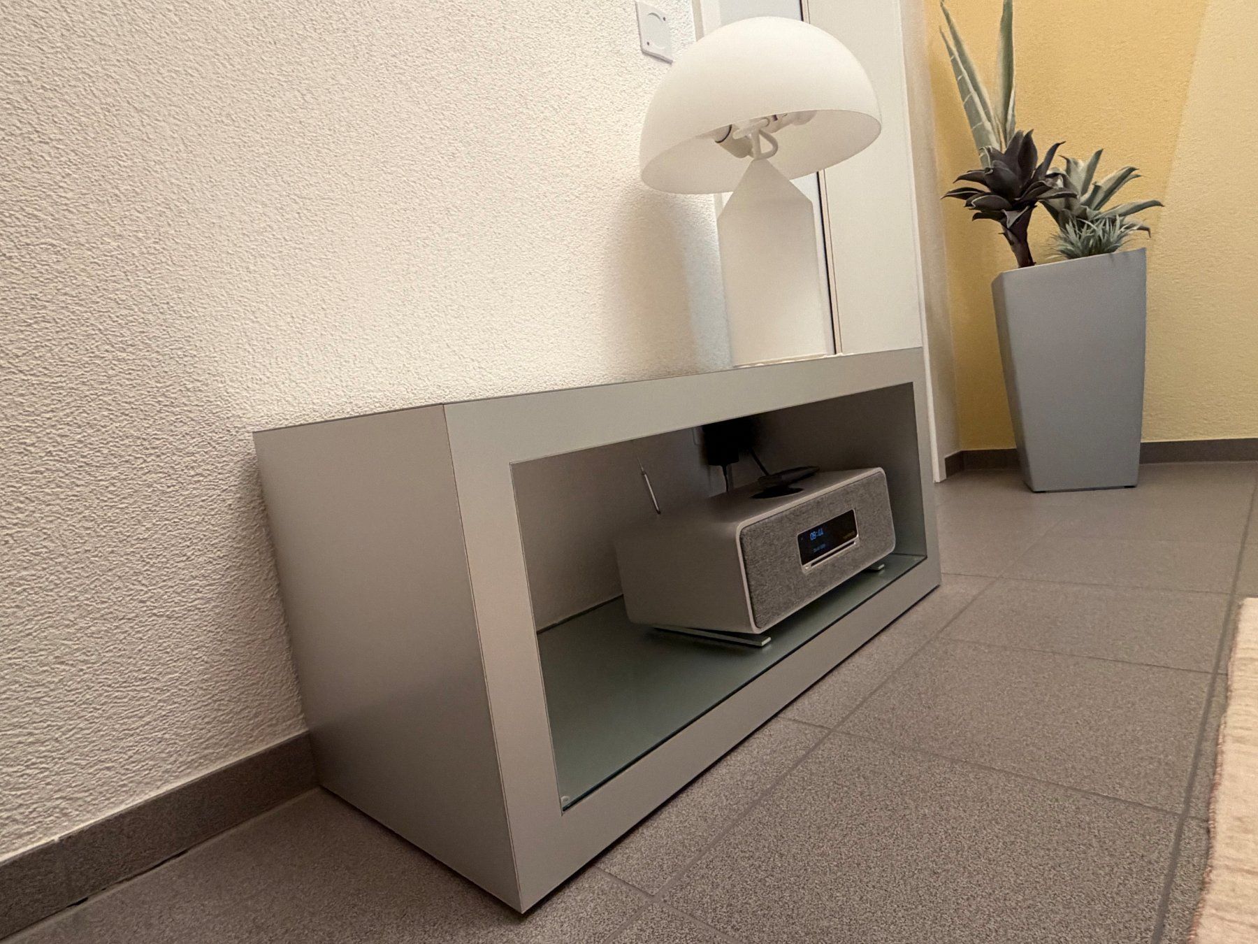 Commodes: Korpus aus Aluminium eloxiert – D'occasion à Buonas par pet_zgr6