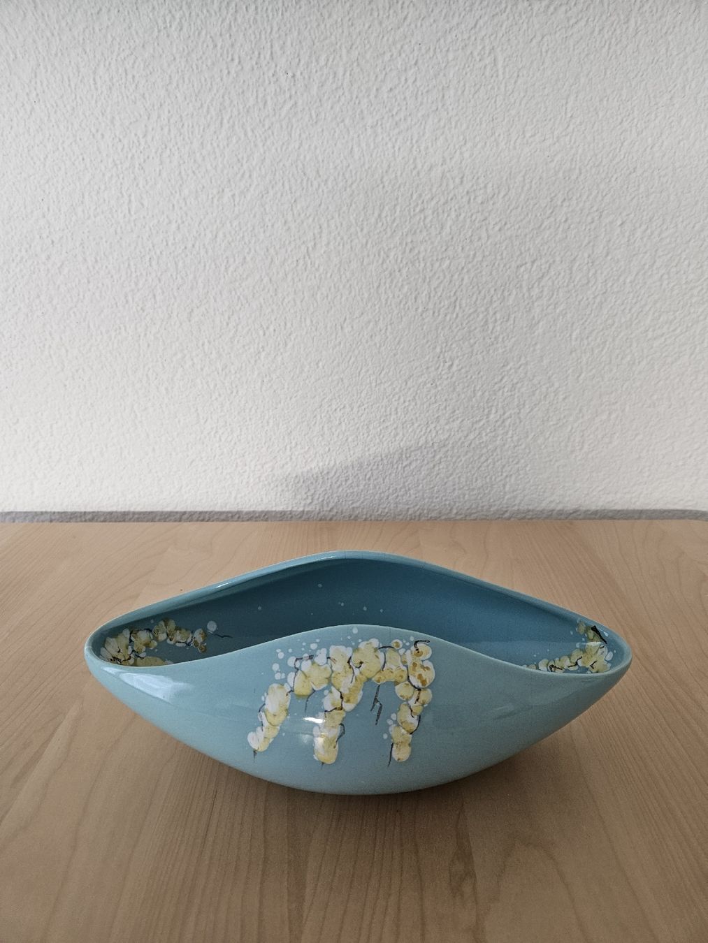 Vase & Récipients: Hellblaue Vase mit Blumen | spezielle Form – D'occasion à Wiezikon b.Sirnach par wiezikon.vintage