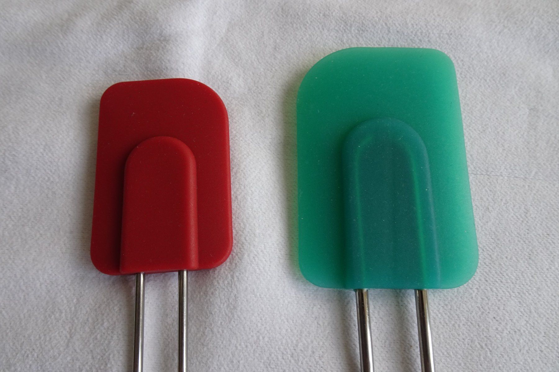 Elettrodomestici da cucina: Set mit 2 Gummilöffel, Gummischaber klein und gross – Nuovo (secondo la descrizione) da Strengelbach venduto da schmetterling20 1