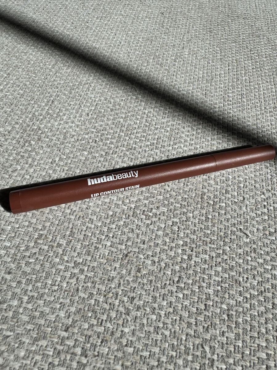 Huda Beauty Make-up: Huda Beauty Lipliner – Usato da Zürich venduto da MHW23