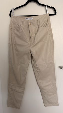 Hose Zara Kunstleder beige Grösse 40 sehr guter Zustand