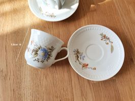 Espressotassen mit Blumendeko