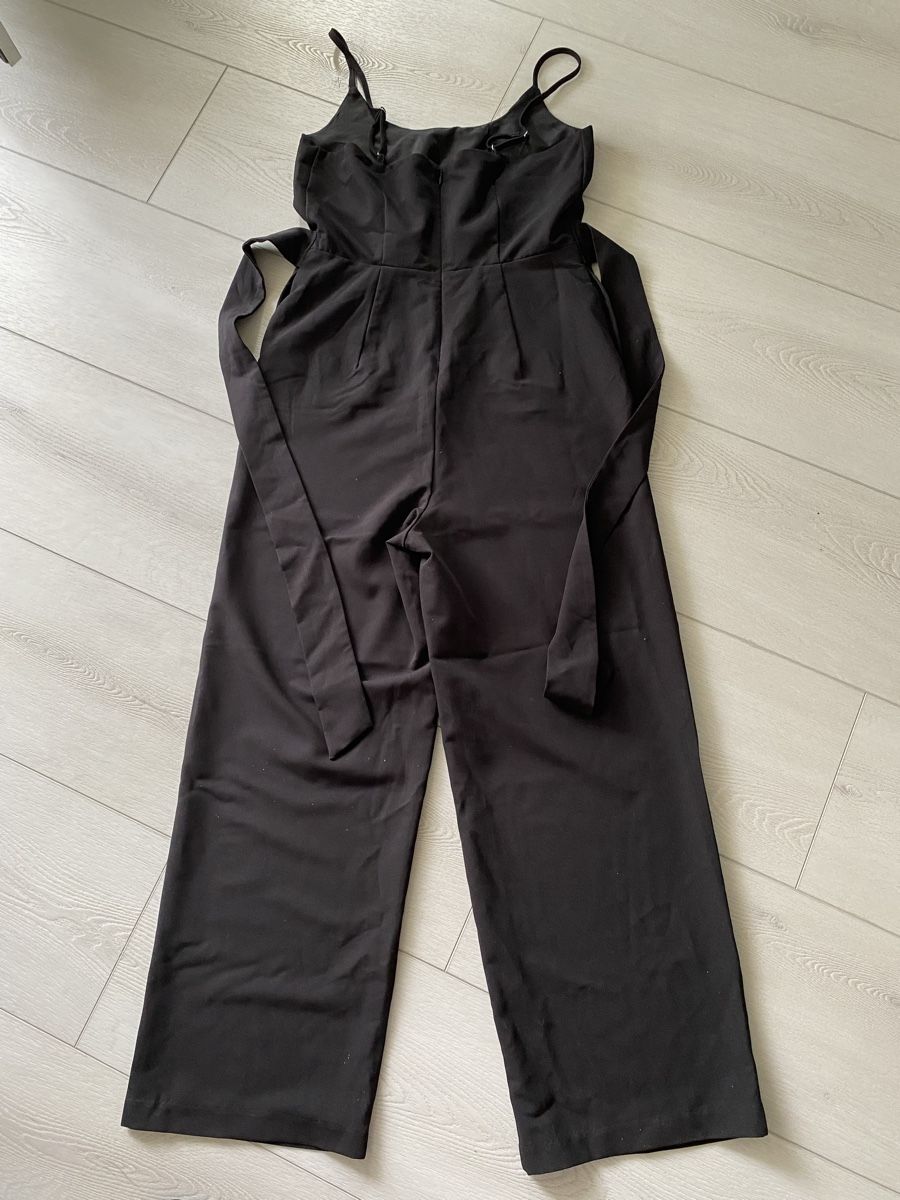 Only Jumpsuits: Only Jumpsuit, schwarz, Grösse 36 – D'occasion à Strengelbach par Bycy 1
