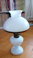 Grande lampe à pétrole en verre blanc - H45, diam 24