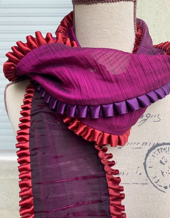 Superbe Foulard Linvosges – Tons Jolis Et Variés – Neuf Avec Petites Imperfections