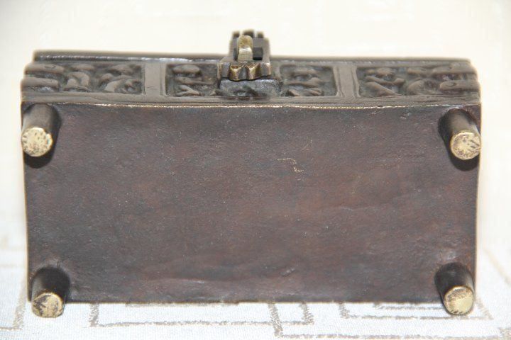 Cassapanche: Antique  coffret en bronze . – Usato da Praz (Vully) venduto da pikuluka1 8