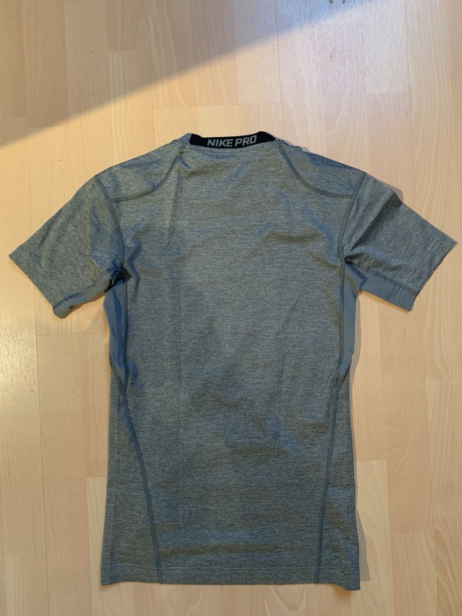 Nike T-shirt: Nike T-shirt – Nuovo (secondo la descrizione) da Herzogenbuchsee venduto da est_778v 2