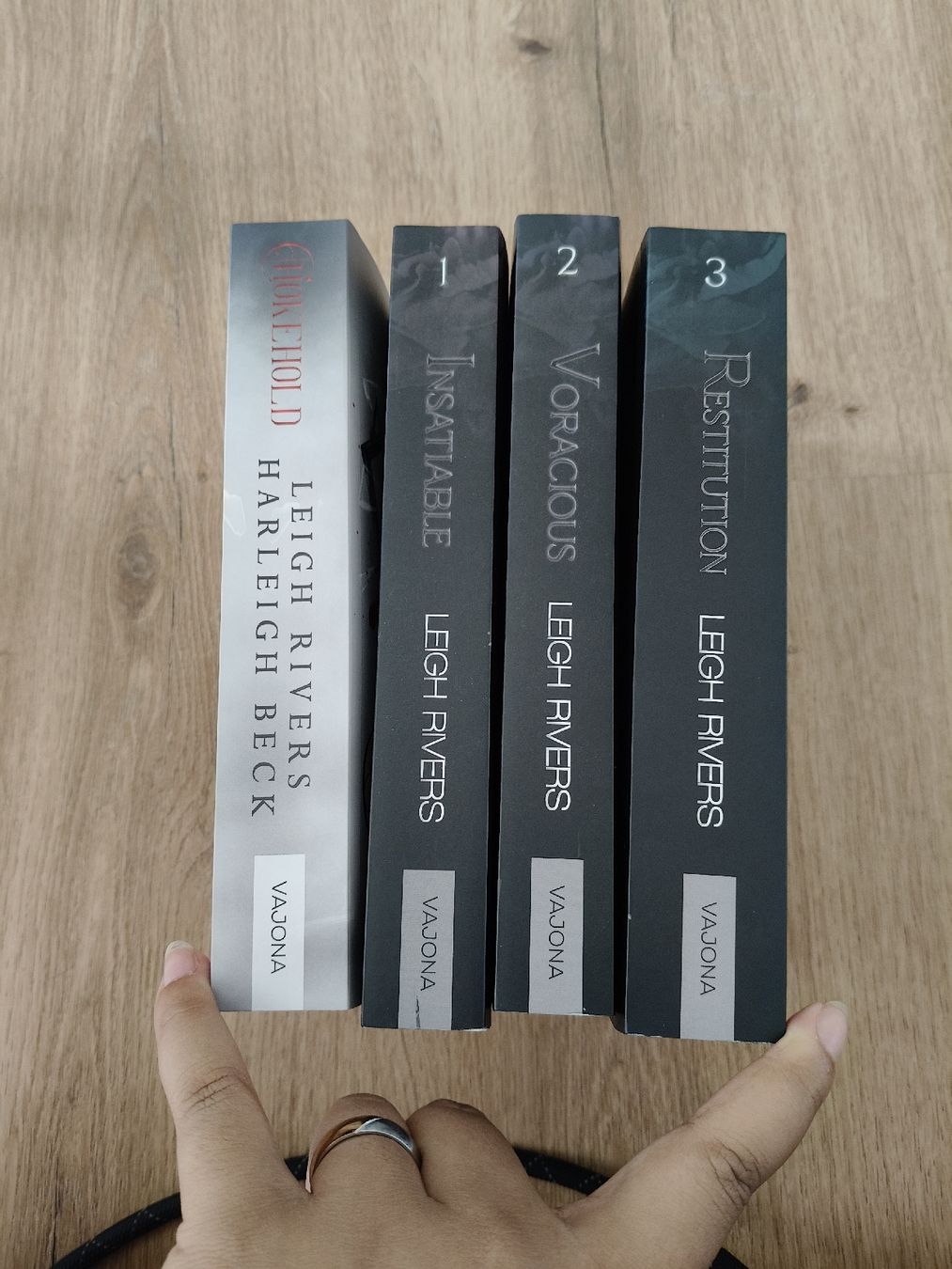 Bücher: Bücher von Leigh Rivers mit Farbschnitt  – Gebraucht aus Lichtensteig von totoaxv