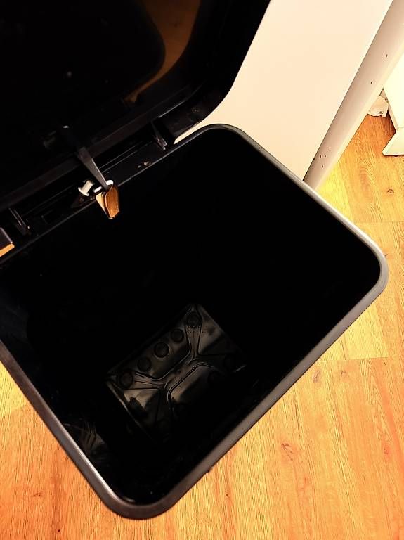 Cestini per rifiuti: Abfalleimer 40L – Usato da Arlesheim venduto da schoop. 1