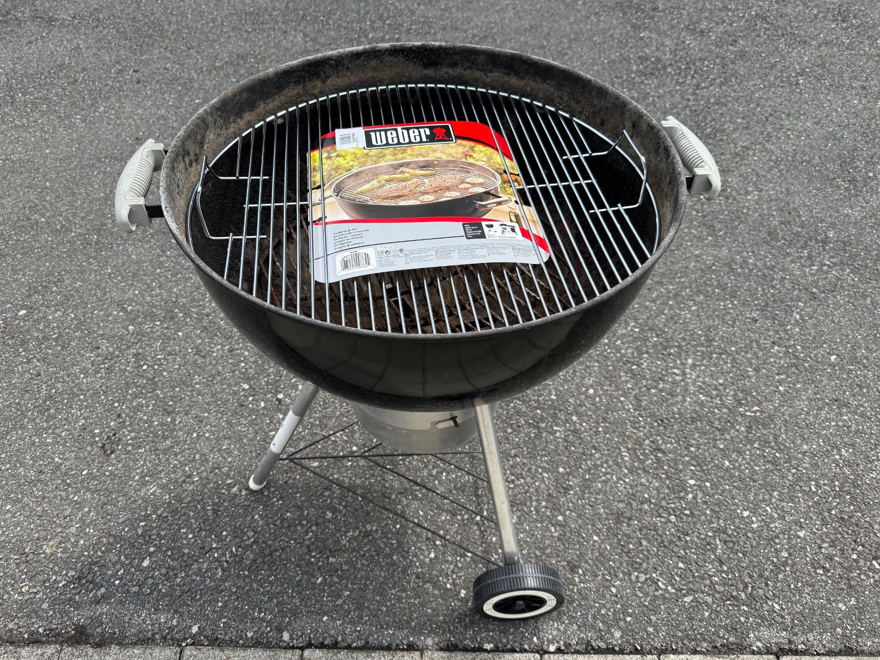 Weber Griglie: Barbecue au charbon Weber 57 cm – Usato da St-Gingolph venduto da GoldenKeys 3