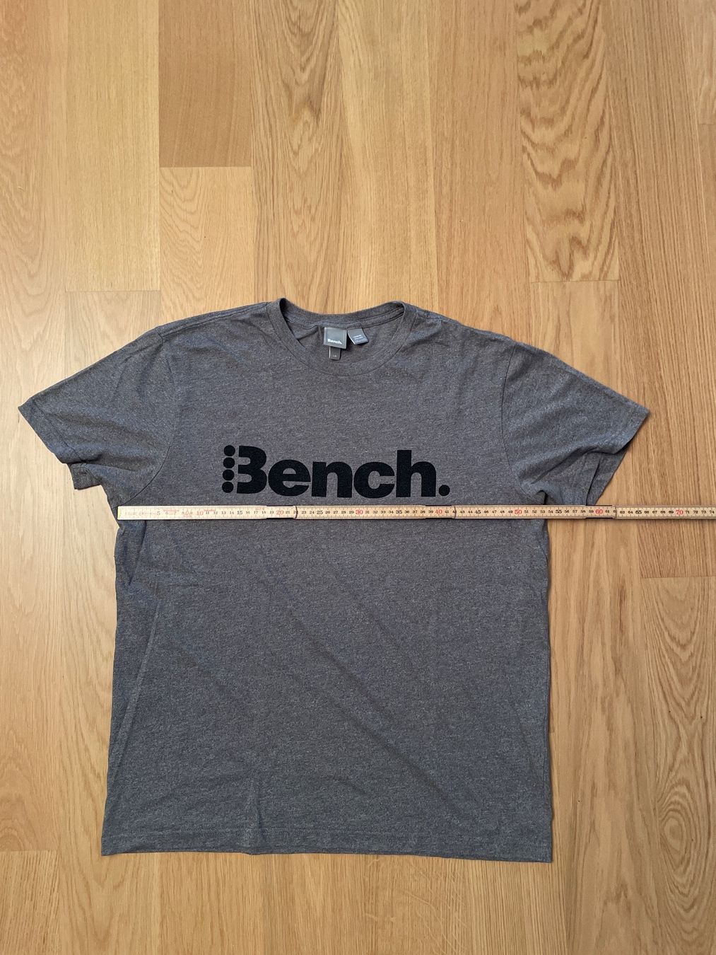 Bench T-Shirts: Tshirt Bench L – Gebraucht aus Basel von pilzliii