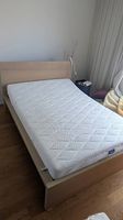 Bettgestell mit Lattenrost und Matratze 140x200cm neuwertig