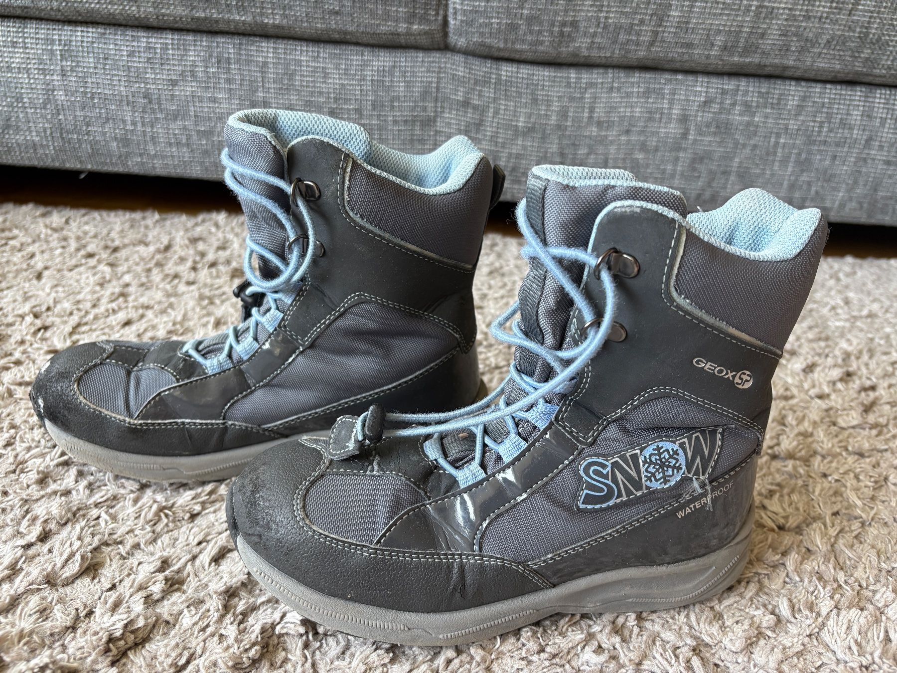 Scarpe per ragazze: Snowboots Mädchen Gr 35 – Usato da Aarau venduto da stellabianca