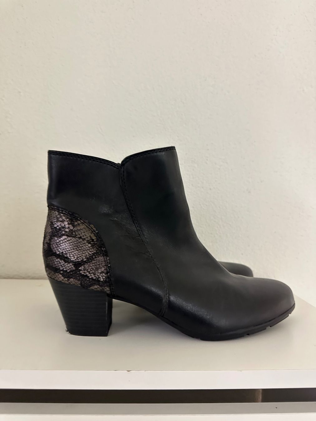 Scarpe da donna: Leder Stiefeletten Gr. 41 – Nuovo (secondo la descrizione) da Horgen venduto da hubbabubba_101