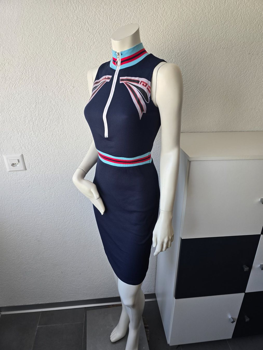 Robes: Robe taille S – Neuf (Voir description) à Les Verrières par kitel79 2