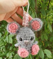 Amigurumi Schlüsselanhänger mit Maus höhe circa 10 cm