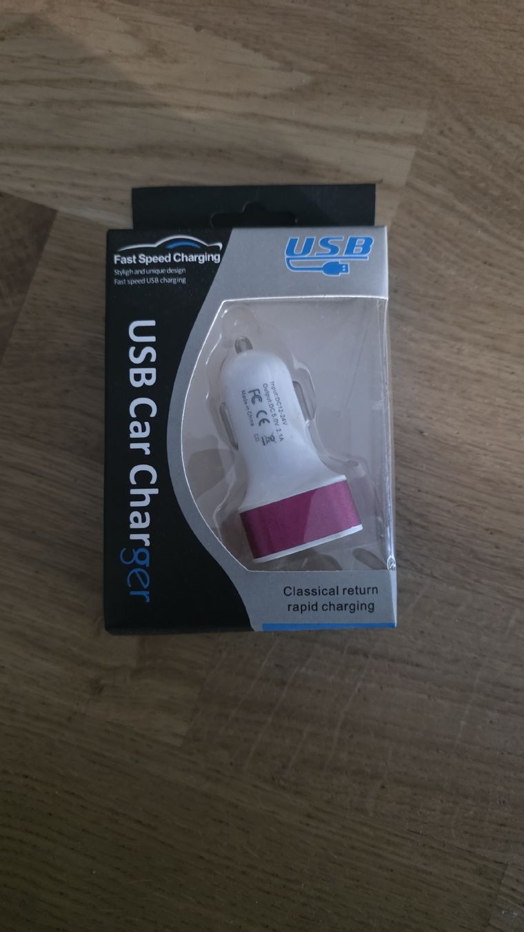 Chargeurs de batterie: USB Car Charger  – Neuf avec emballage d'origine à Bern par lfe_2r67
