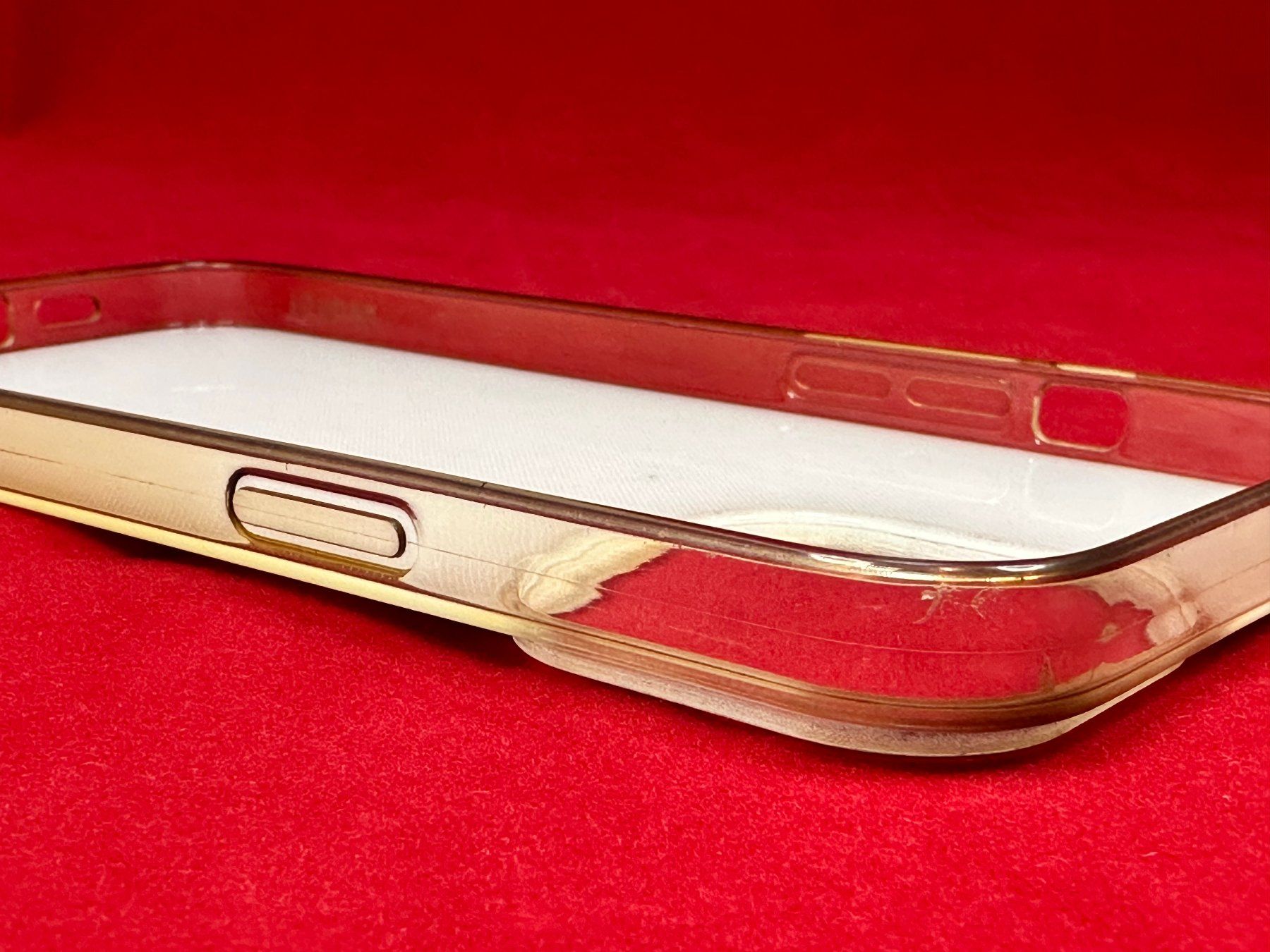 Apple Covers & Schutzfolien: Cover für iPhone 13 Pro Max – Gebraucht aus Egolzwil von Bubbly76 4