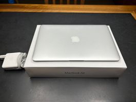 Apple MacBook Air 11'' (Anfang 2015 2.2 GHz i7 256 GB)
